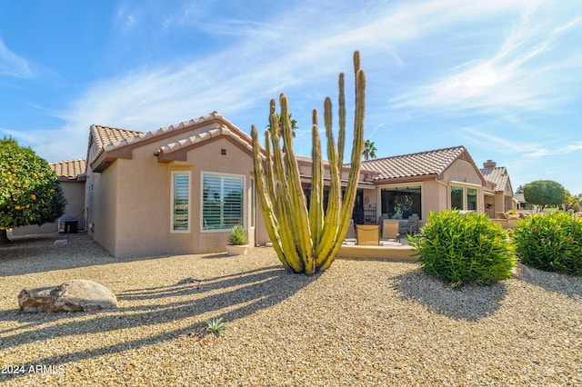 view of front of property featuring a patio area