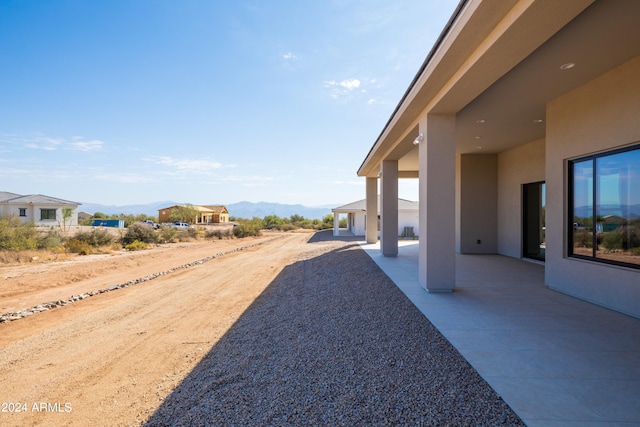 view of yard with a patio and a mountain view