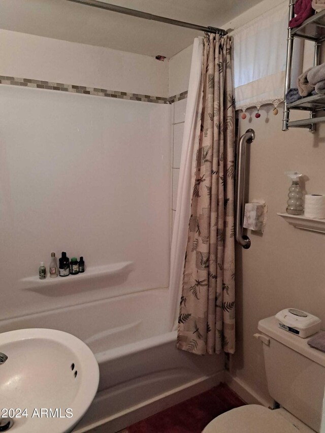 full bathroom with toilet and shower / tub combo with curtain