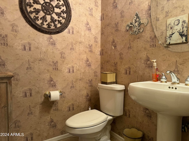 bathroom featuring toilet and sink