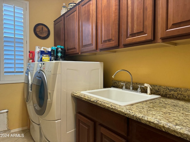 washroom with sink, tile patterned flooring, cabinets, and independent washer and dryer