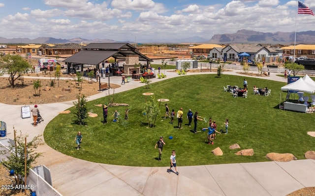 view of home's community featuring a mountain view and a yard