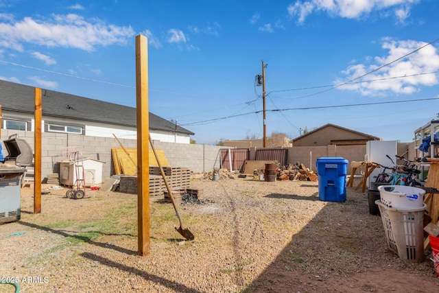 2747 E Wier Ave, Phoenix, AZ 85040 - view of yard with a fenced backyard and a storage shed