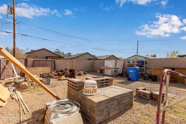 2747 E Wier Ave, Phoenix, AZ 85040 - view of yard featuring a fenced backyard
