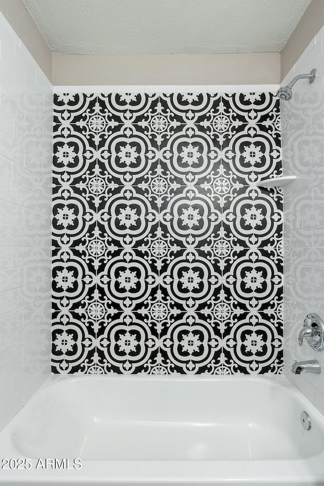 6223 W Earll Dr, Phoenix, AZ 85033 - full bathroom featuring tub / shower combination