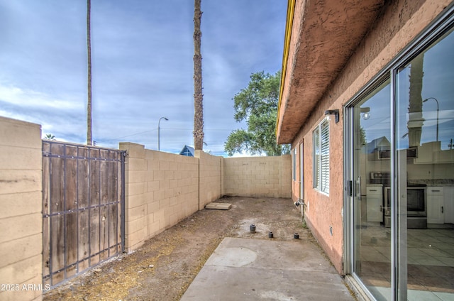 2846 N 46th Ave Unit 7, Phoenix, AZ 85035 - view of patio / terrace with a fenced backyard