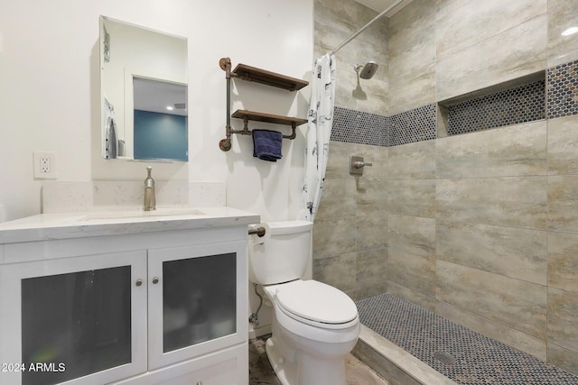 bathroom with a shower with shower curtain, vanity, and toilet