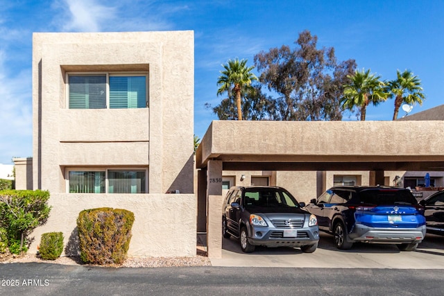 view of front facade featuring a carport