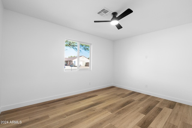 unfurnished room featuring ceiling fan and wood-type flooring