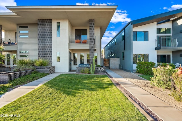 306 W Culver St, Phoenix, AZ 85003 - entrance to property featuring stucco siding and a lawn