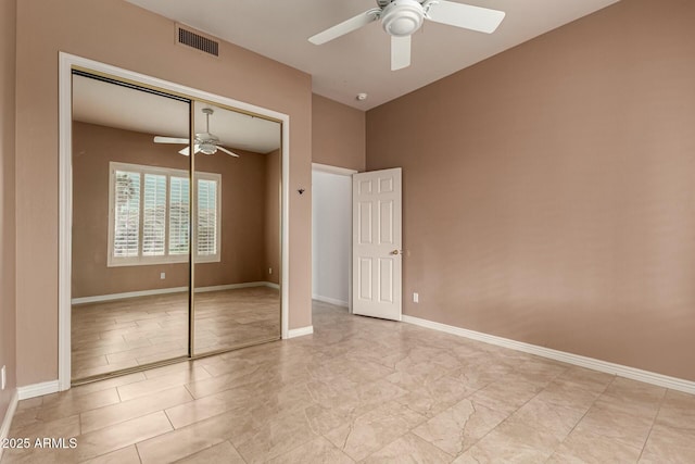 unfurnished bedroom featuring ceiling fan and a closet