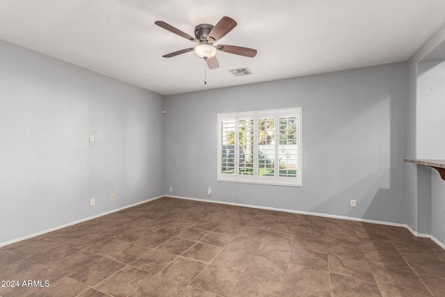 empty room featuring ceiling fan