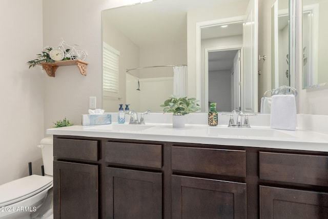bathroom with vanity, a shower with shower curtain, and toilet