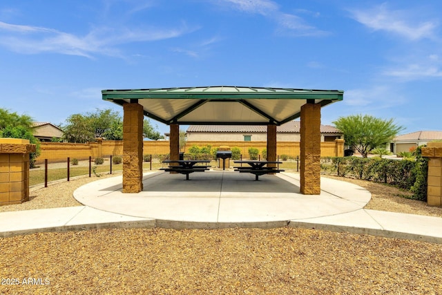 1725 E Chanute Pass, Phoenix, AZ 85040 - surrounding community featuring a gazebo and a patio area