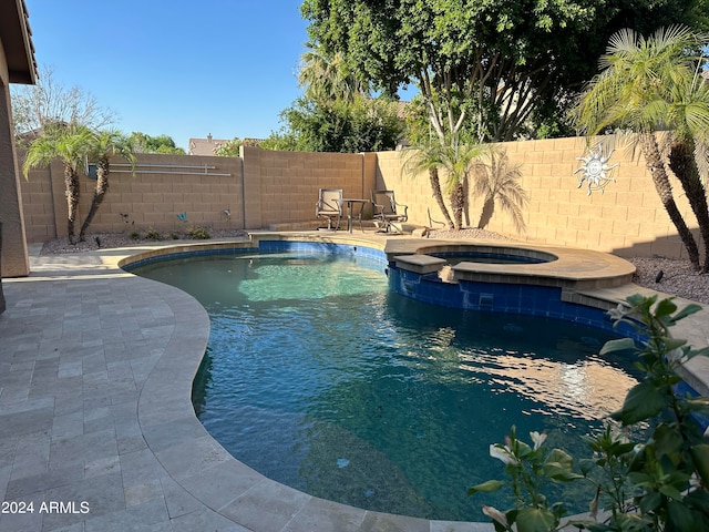 view of pool with an in ground hot tub