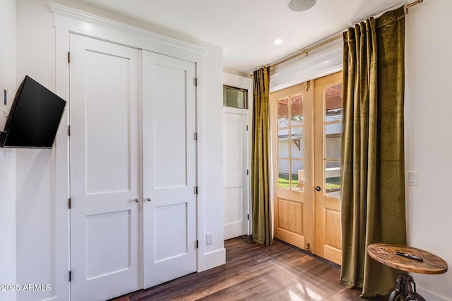 entryway with dark wood-type flooring and recessed lighting