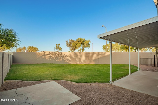 1405 N Jamaica Way, Gilbert, AZ 85234 - fenced backyard with a patio