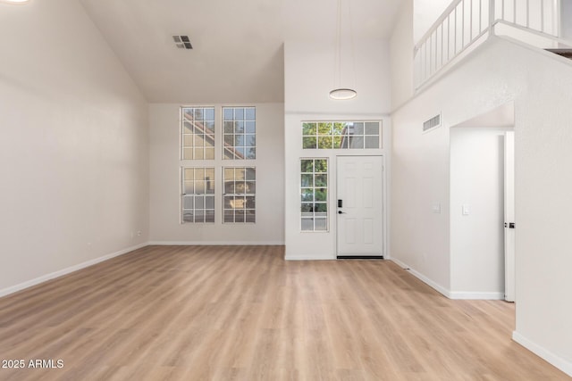 1405 N Jamaica Way, Gilbert, AZ 85234 - foyer entrance featuring a towering ceiling and light wood-style flooring