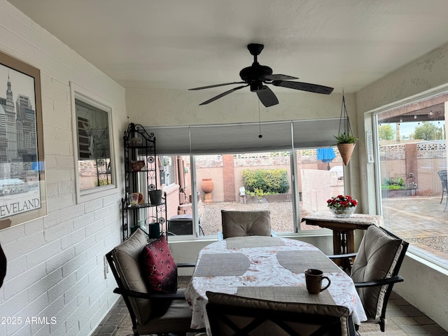 sunroom with ceiling fan