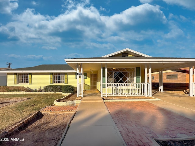 view of front of property featuring a carport