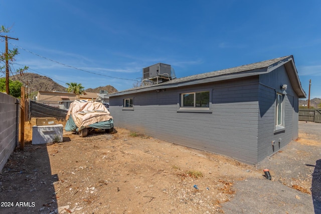 9424 N 2nd Pl, Phoenix, AZ 85020 - view of property exterior featuring central AC and fence
