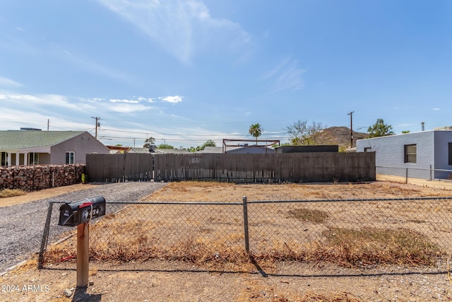 9424 N 2nd Pl, Phoenix, AZ 85020 - view of yard featuring fence