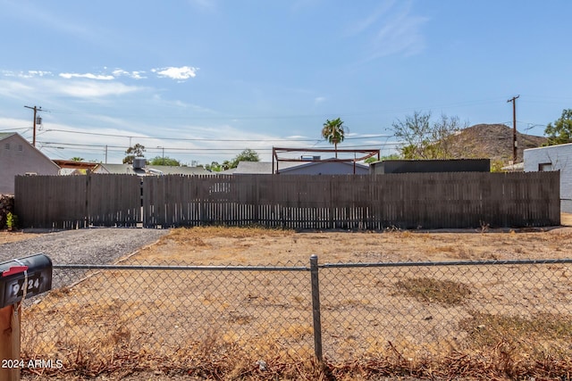 9424 N 2nd Pl, Phoenix, AZ 85020 - view of yard featuring fence