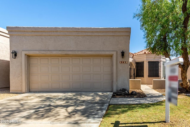 8725 E Via Del Arbor, Scottsdale, AZ 85258 - view of front of home featuring stucco siding and driveway
