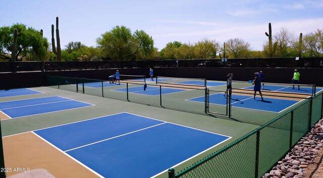 32764 N 68th Pl, Scottsdale, AZ 85266 - view of sport court with fence and community basketball court