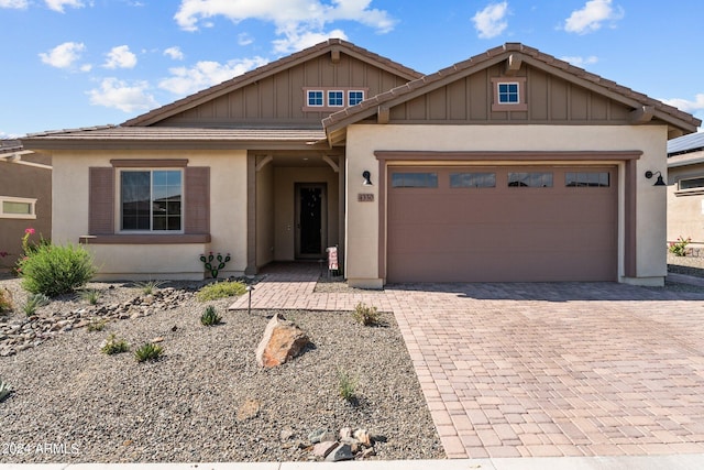 view of front facade featuring a garage