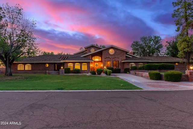 view of front of home featuring a yard