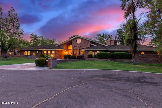 view of front of home featuring a lawn