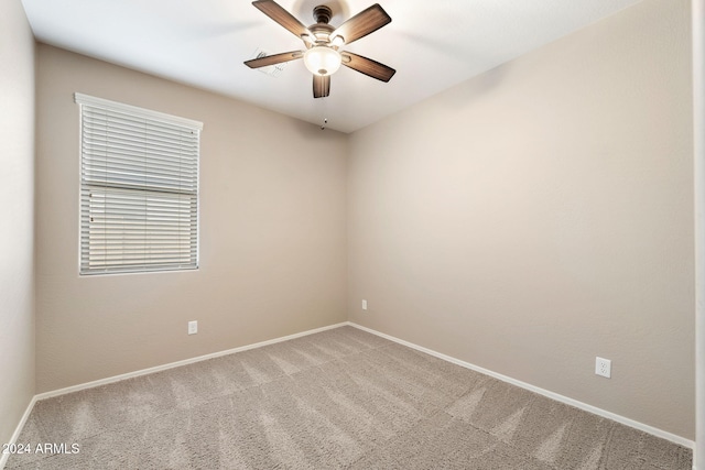 carpeted empty room featuring ceiling fan