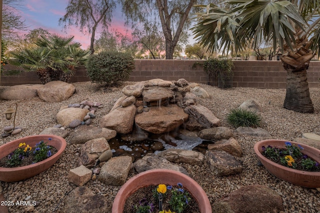 view of yard at dusk