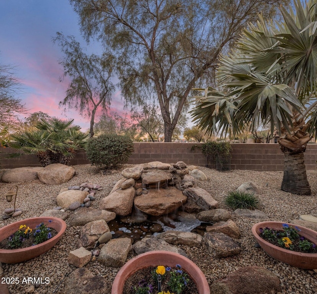 view of yard at dusk