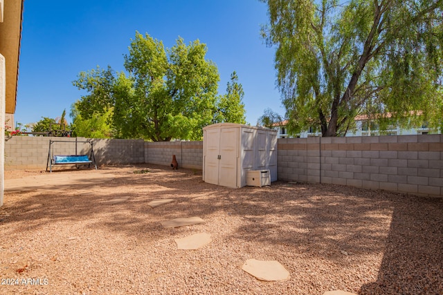 view of yard with a storage unit