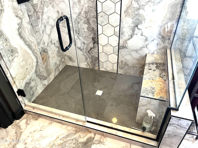 details featuring a shower with shower door