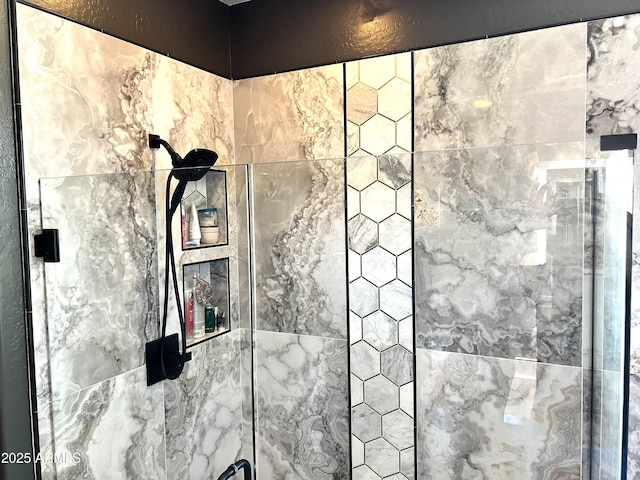 bathroom featuring tiled shower