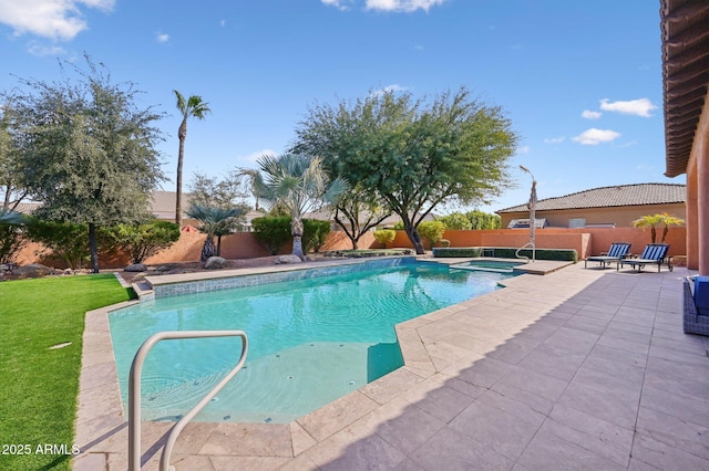 view of pool with an in ground hot tub and a patio