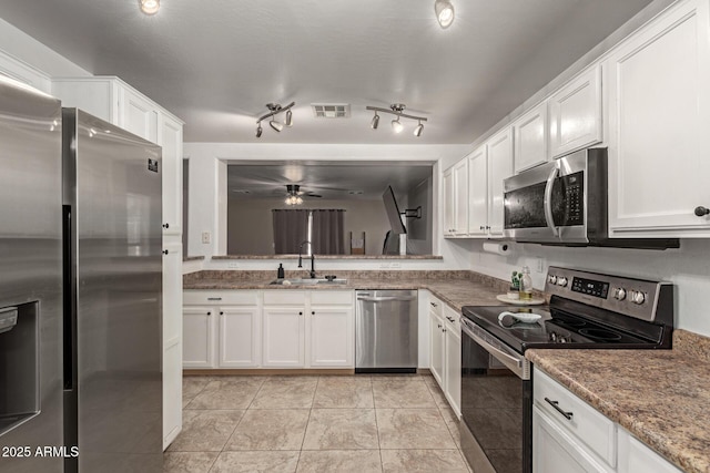 kitchen featuring ceiling fan, visible vents, appliances with stainless steel finishes, a sink, and white cabinetry