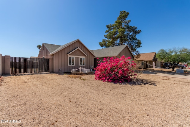 view of front of property