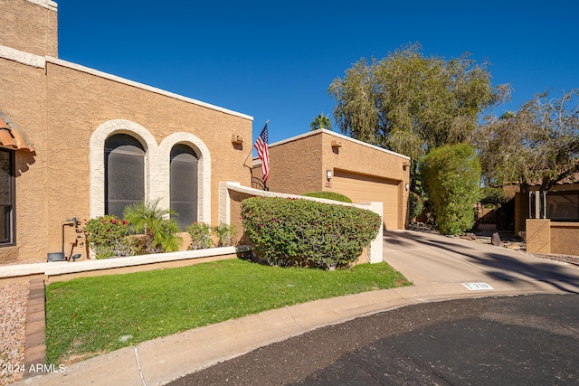 view of front facade featuring a front yard and a garage