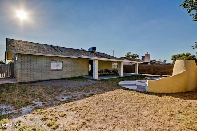 1045 S Solomon St, Mesa, AZ 85204 - back of property with a patio