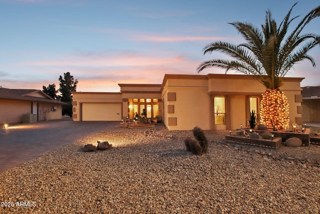 view of front facade featuring a garage