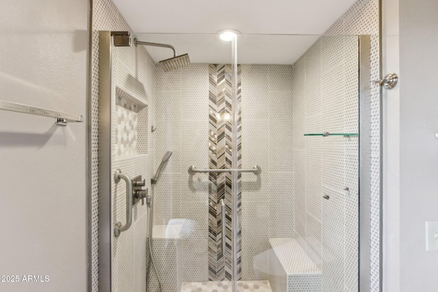 bathroom featuring tiled shower