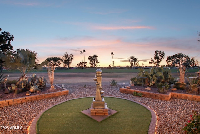 view of yard at dusk