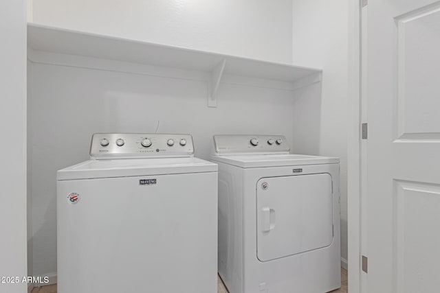 washroom featuring washing machine and clothes dryer