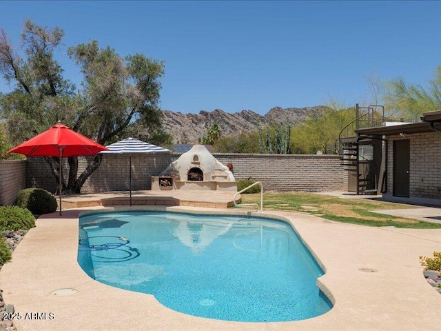 7232 N 22 Nd St, Phoenix, AZ 85020 - view of swimming pool featuring a fenced backyard, a patio, and a mountain view