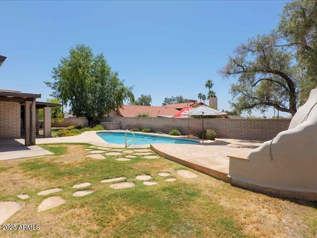 7232 N 22 Nd St, Phoenix, AZ 85020 - view of swimming pool with a patio