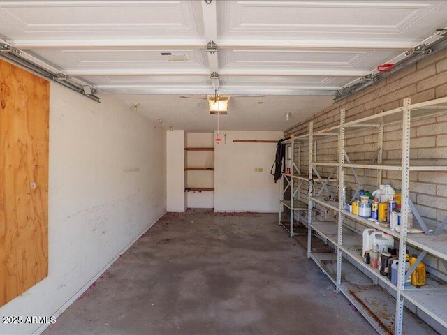 7232 N 22 Nd St, Phoenix, AZ 85020 - garage featuring a garage door opener